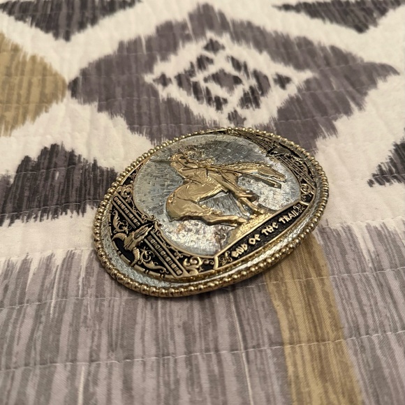 Montana Silversmiths Silver and Gold Western Belt Buckle - Picture 2 of 5